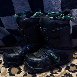 Burton Progression Kids Black and Green Snowboard Boots